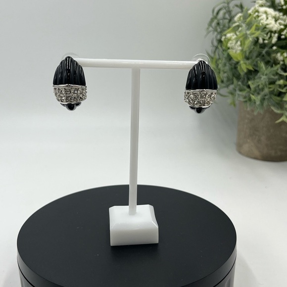 Kenneth Jay Lane Black Carved Resin Demi Hoop Earring with Clear‎ Crystals New - Picture 4 of 12